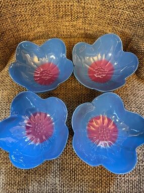 Room Essentials 4 Melamine Flower Shaped Bowls Blue w/ Purple Ice Cream …